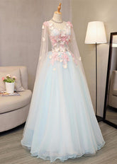 Precioso vestido formal azul claro de corte A hasta el suelo