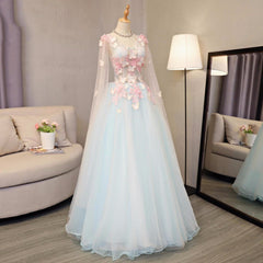 Precioso vestido formal azul claro de corte A hasta el suelo
