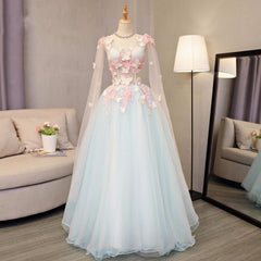 Precioso vestido formal azul claro de corte A hasta el suelo