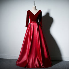 Vestido de noche largo con escote en V en terciopelo y satén rojo oscuro