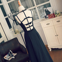 Hermoso vestido de fiesta juvenil largo de gasa negra con tirantes en forma de A