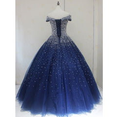 Vestido de fiesta con hombros descubiertos y brillo azul
