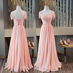 Vestido largo de dama de honor con mangas cortas de gasa rosa