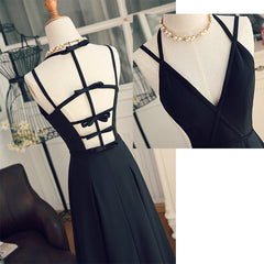 Hermoso vestido de fiesta juvenil largo de gasa negra con tirantes en forma de A