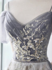 Vestido de fiesta largo de tul gris claro con tirantes en forma de A