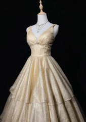 Vestido formal de tul con capas y escote en V color champán claro