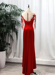 Vestido de fiesta de satén rojo con encaje y escote redondo