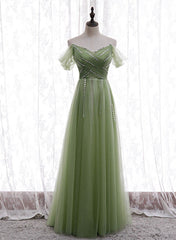 Vestido de fiesta largo con escote en forma de corazón y cuentas verde claro