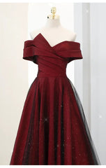 Vestido de fiesta largo de satén rojo con tul negro
