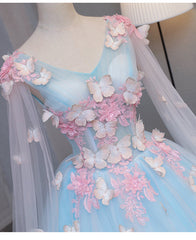 Hermosos vestidos de fiesta con encaje de mariposa azul claro