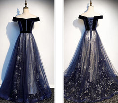 Vestido de fiesta de terciopelo y tul con hombros descubiertos y estampado floral azul marino