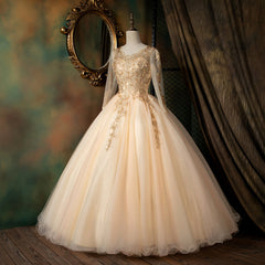 Hermoso vestido formal de manga larga en color rosa perla con apliques de encaje