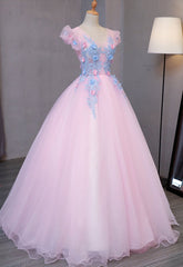 Precioso vestido de fiesta rosa con escote en forma de corazón y encaje azul