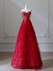 Vestido de fiesta largo de tul con cuentas y escote en forma de A en color rojo