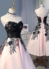 Hermoso vestido de dama de honor de satén largo hasta la rodilla