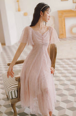 Precioso vestido de fiesta de tul rosa con escote en V y mangas abullonadas
