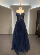 Vestido de fiesta azul marino de tul con encaje en forma de A