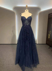 Vestido de fiesta azul marino de tul con encaje en forma de A