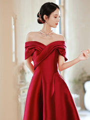Vestido de fiesta de satén rojo vino con corte A y largo hasta el suelo