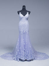 Hermosos vestidos de noche con tirantes finos, de tul lavanda y encaje.
