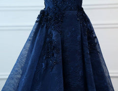 Vestido de fiesta largo de encaje con escote en V azul marino y flores