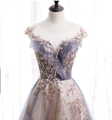 Hermoso vestido de fiesta de tul con apliques de encaje en forma de A