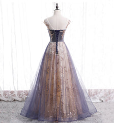 Hermoso vestido de fiesta de tul con apliques de encaje en forma de A