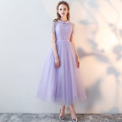 Hermoso vestido de fiesta de boda morado claro hasta la rodilla