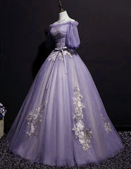 Vestido formal largo de tul morado con mangas cortas y vuelo