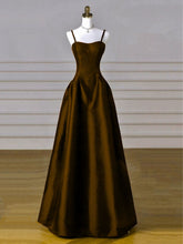 Vestido de fiesta de satén marrón con escote en forma de A y largo hasta el suelo con escote en forma de corazón