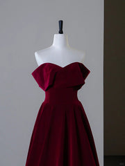 Vestido de fiesta de terciopelo rojo vino con hombros descubiertos y corte A