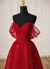 Precioso vestido de fiesta de tul rojo vino con escote en forma de corazón y hombros descubiertos