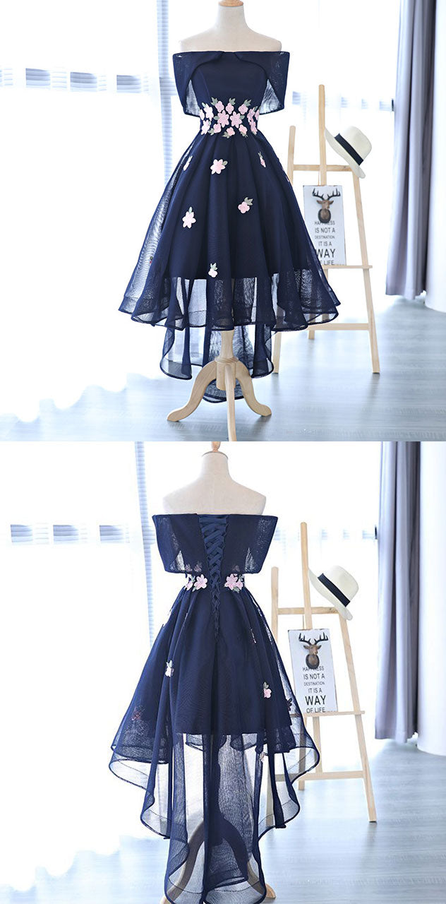 Encantador vestido de fiesta de tul azul marino con flores 