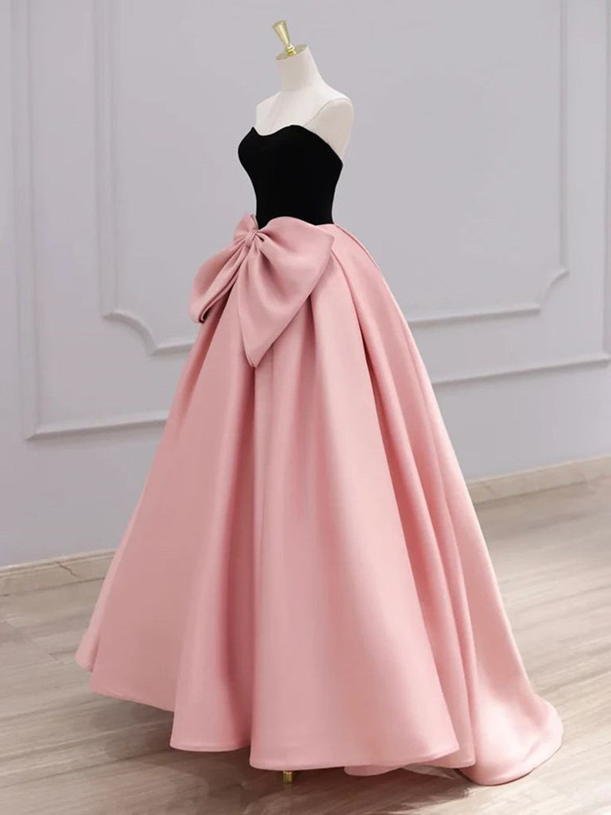 Pink and Black Scoop A-line Prom Dress with Bow