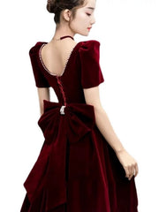 Vestido de fiesta de terciopelo rojo vino con mangas cortas y cuentas 