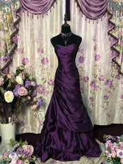 Vestido de fiesta sin tirantes de tafetán con escote en forma de corazón morado 