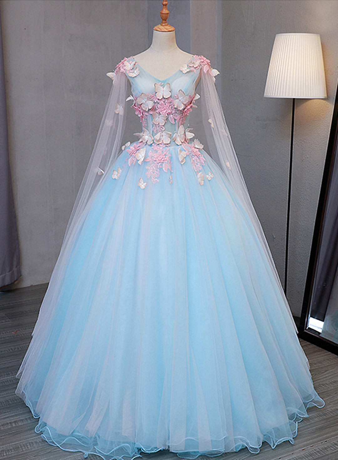 Hermosos vestidos de fiesta con encaje de mariposa azul claro 