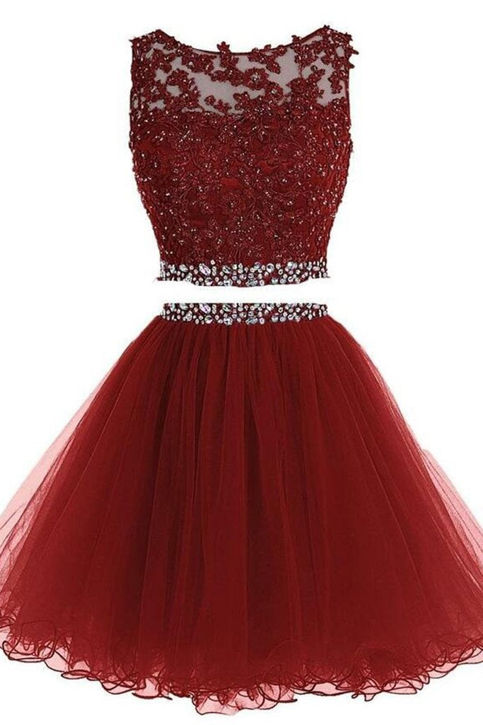 Precioso vestido de dos piezas de tul con apliques de encaje 