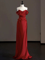 Vestido de fiesta sencillo hasta el suelo con hombros descubiertos y satén rojo vino 