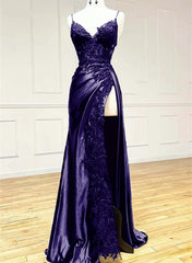 Vestido largo de fiesta de satén morado con encaje, escote en V y tirantes 
