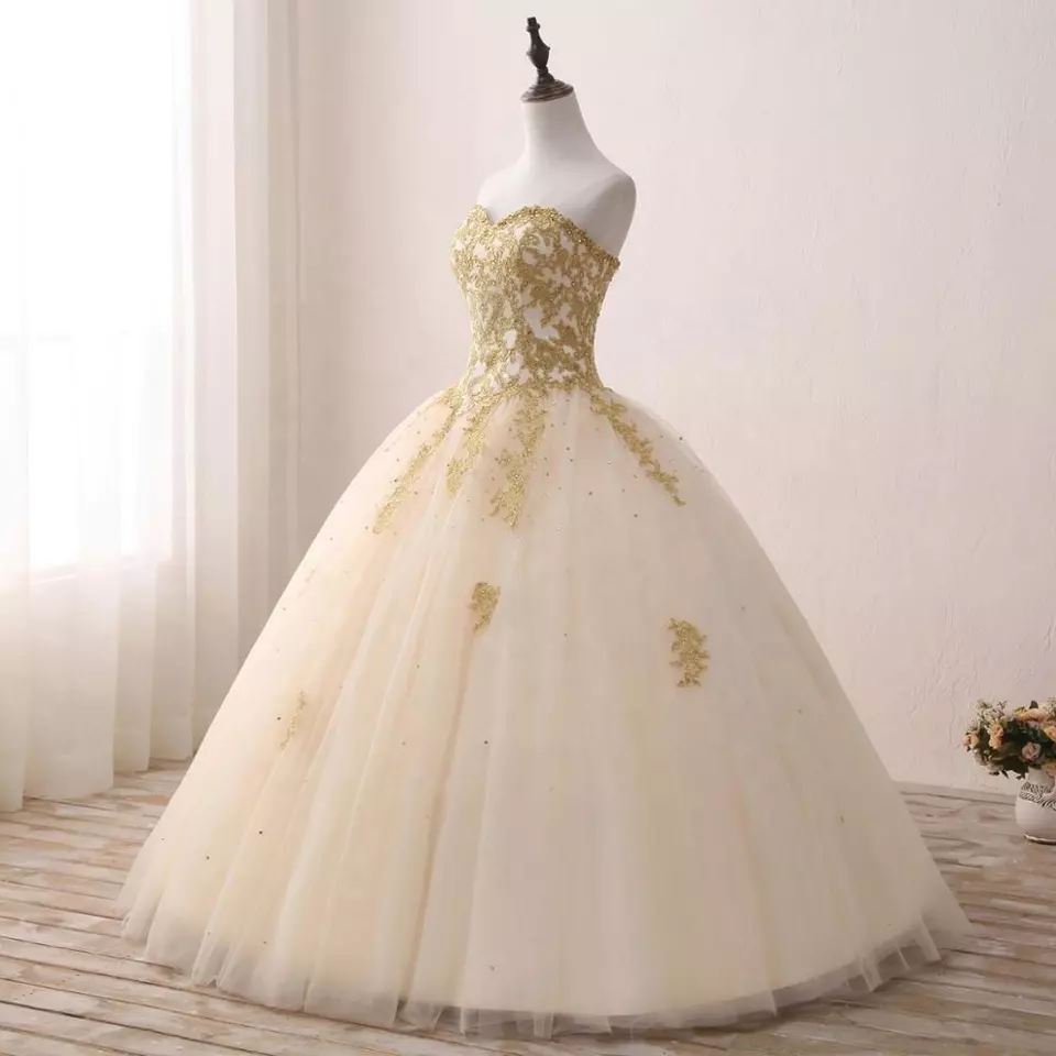 Hermoso vestido de fiesta color champán claro 