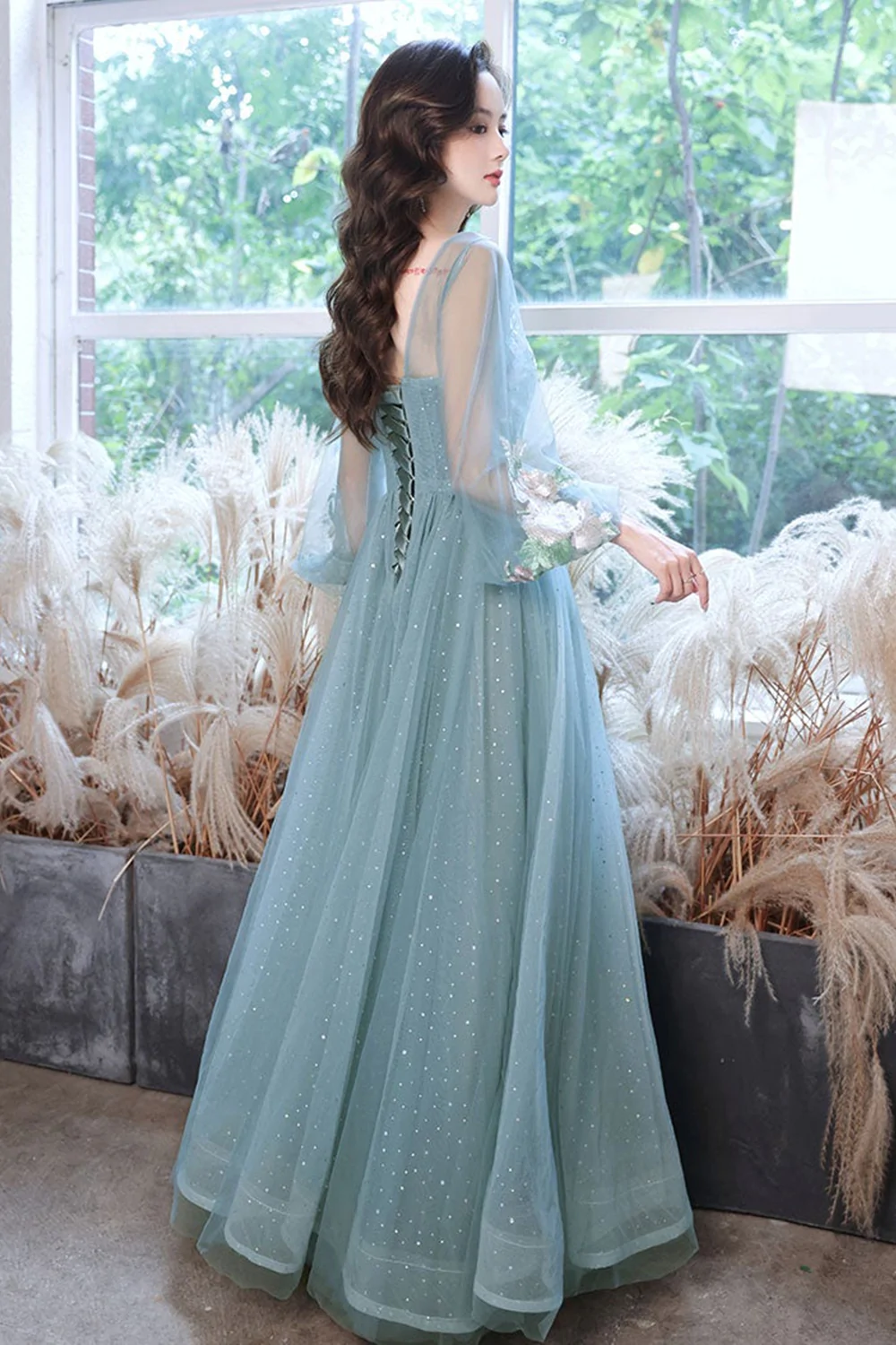 Vestido de fiesta verde de manga larga con flores de encaje 