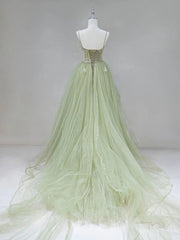 Vestido de fiesta de tul verde con tirantes en forma de A y espalda escotada 