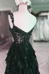 Precioso vestido de fiesta de capas de tul verde con tirantes de encaje 