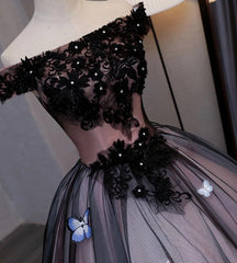 Vestido de noche largo princesa de tul negro con hombros descubiertos y apliques 
