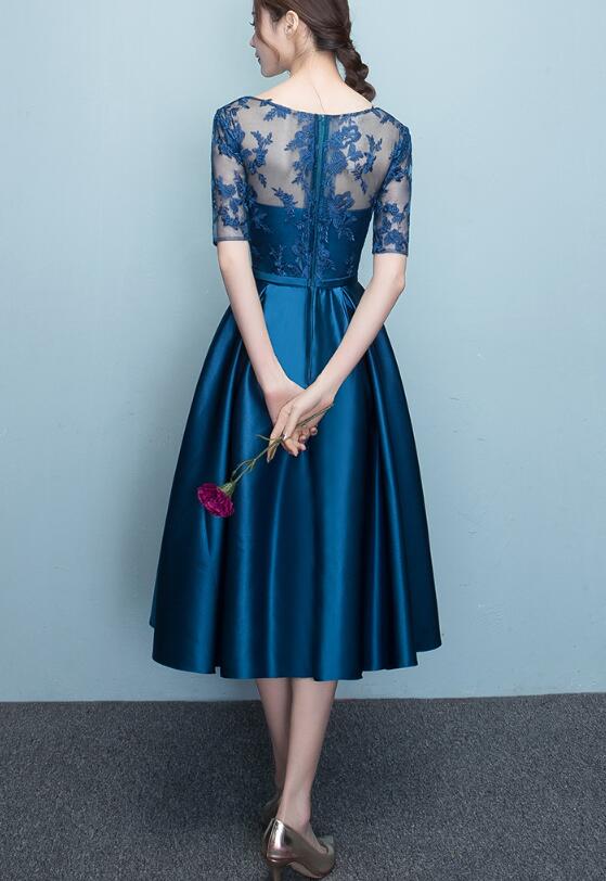 Precioso vestido de fiesta de satén y encaje de manga corta azul 