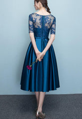 Precioso vestido de fiesta de satén y encaje de manga corta azul 