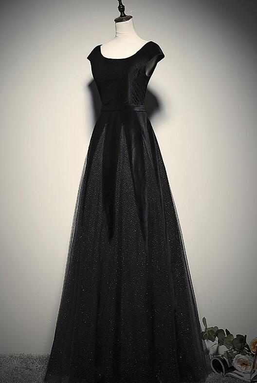 Elegante vestido de noche de terciopelo negro con mangas cortas 