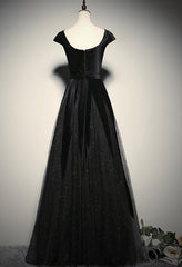 Elegante vestido de noche de terciopelo negro con mangas cortas 