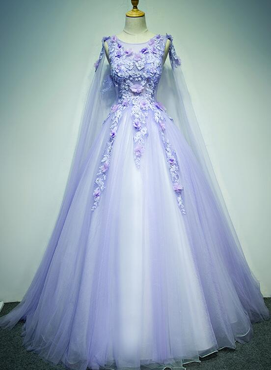 Vestido de quinceañera de tul morado claro con encaje 